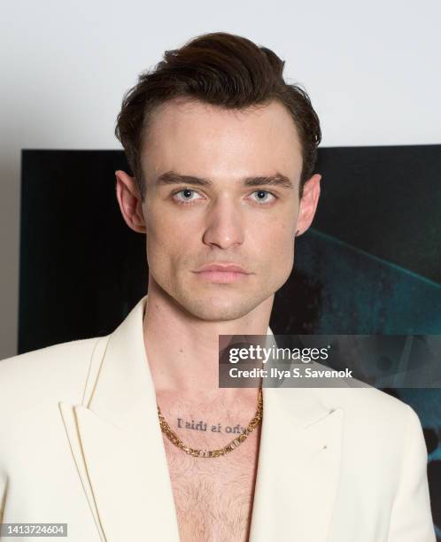 Thomas Doherty Robe Thomas Doherty (Actor) Photos et images de collection - Getty Images