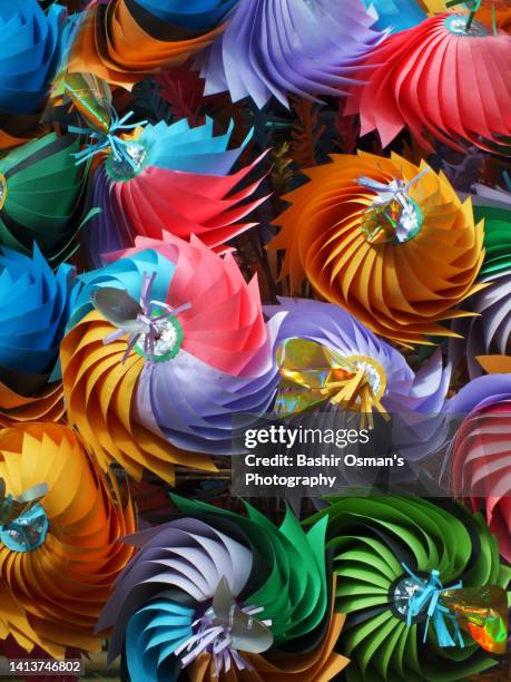 people from the pakistani hindu community selling colorful toys - windrad stock-fotos und bilder