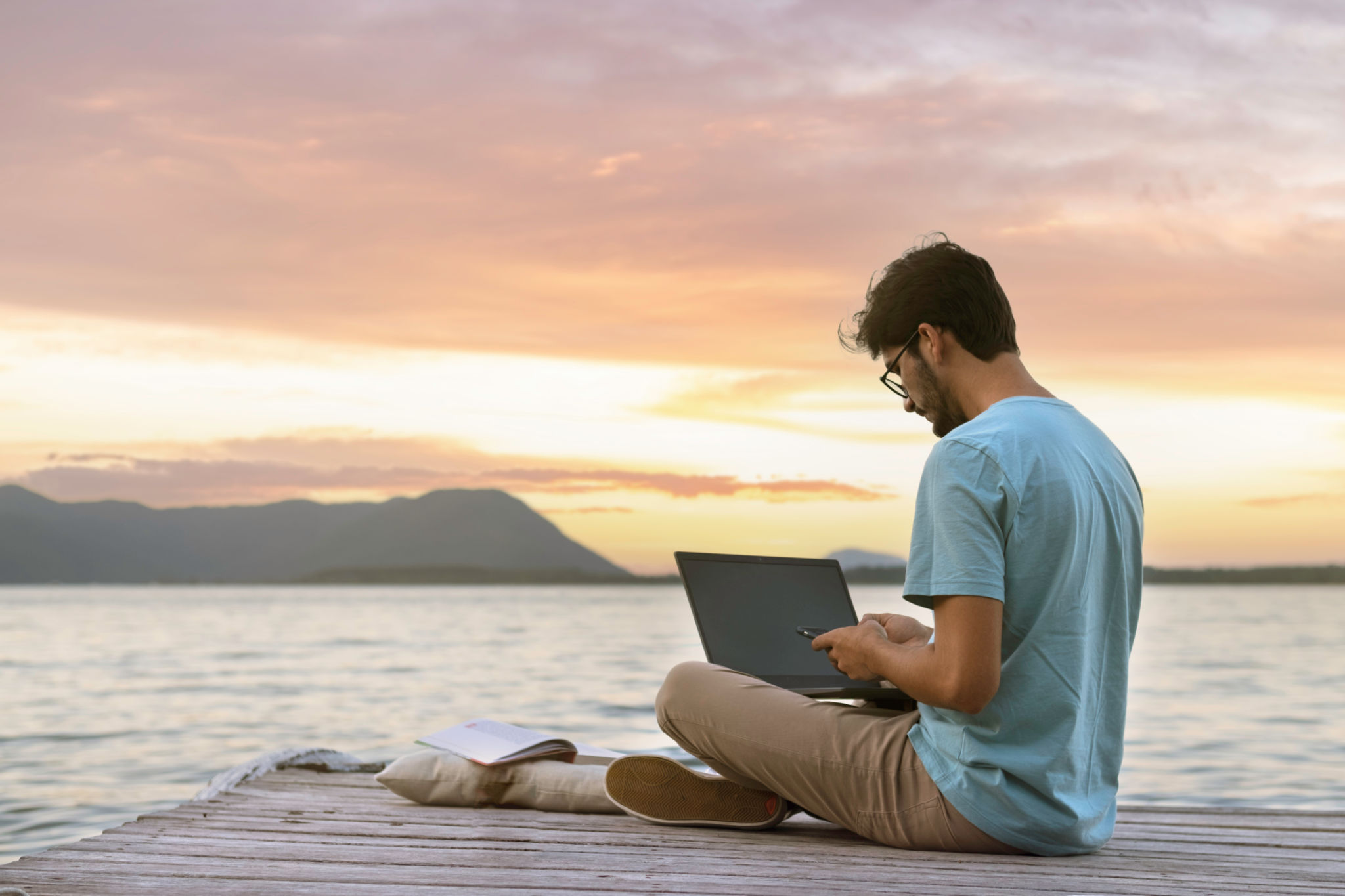 expat using laptop