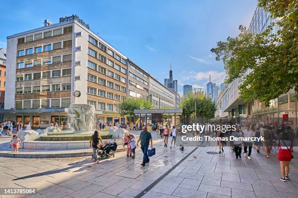 frankfurt - fußgängerzone stock-fotos und bilder