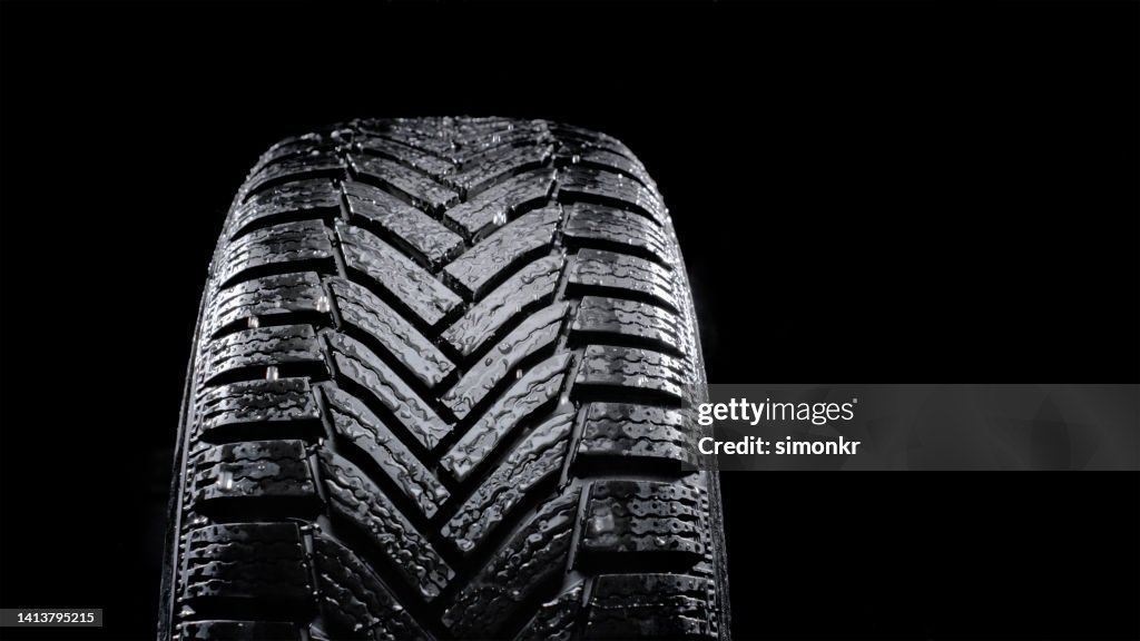 Wet vehicle tyre