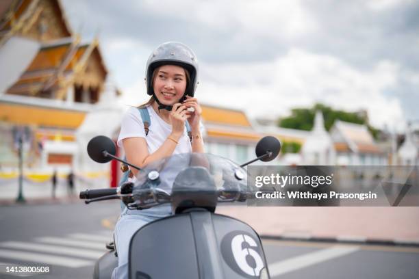 beauty on scooter - passeio em veículo motorizado imagens e fotografias de stock