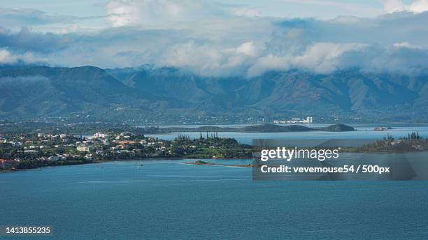 scenic view of sea by city against sky,new caledonia - french overseas territory 個照片及圖片檔