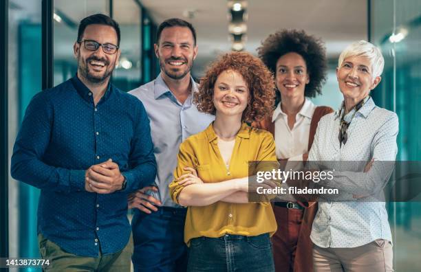 business team porträt - gruppenfoto stock-fotos und bilder