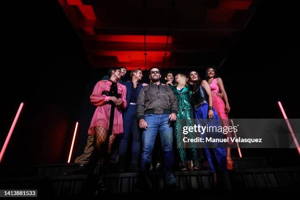 Esmeralda Pimentel, Iván Amozurrutia, Polo Morín, Eduardo Capetillo, Daniel Gama, Itatí Cantoral, Oka Giner, Ana Jimena Villanueva poses for a photo...