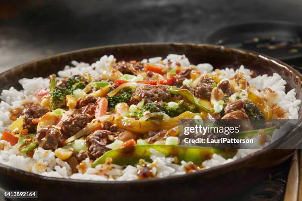 ground beef and vegetable stir fry with white rice - ärtskida bildbanksfoton och bilder