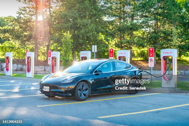 1.207 Tesla Supercharger Bilder und Fotos - Getty Images