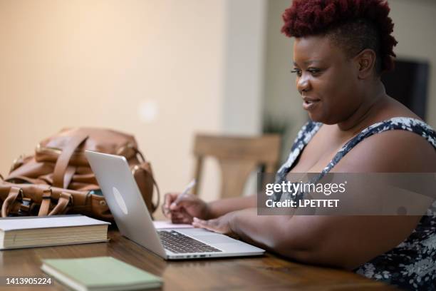 adult online learning - heavy set women stock pictures, royalty-free photos & images