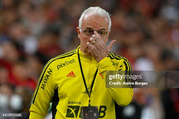 Dorival Junior coach of Flamengo gestures prior a Copa CONMEBOL Libertadores quarter final second leg match between Flamengo and Corinthians at...