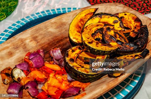 ready to eat, sliced pumpkin, red onion and peppers that were grilled on the barbecue. - roasted red onion fotografías e imágenes de stock