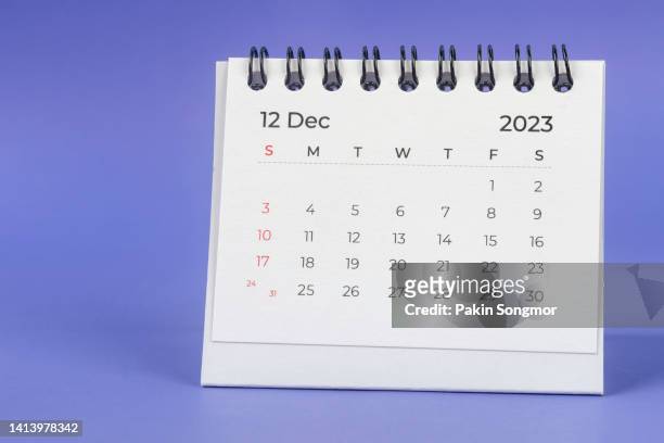 calendar desk 2023 december is the month for the organizer to plan and deadline with a blue background. - week one stockfoto's en -beelden