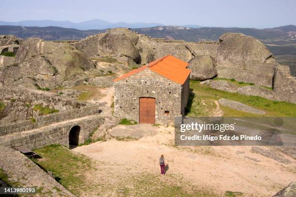 chapel of santa maria do castelo in  the picturesque rock town of monsanto, idanha-a-nova, portugal. - distrikt castelo branco portugal stock-fotos und bilder