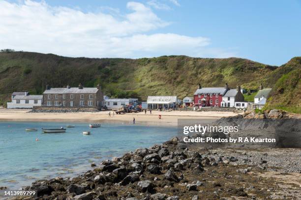 porthdinllaen village near morfa nefyn, north wales - irish sea stock-fotos und bilder