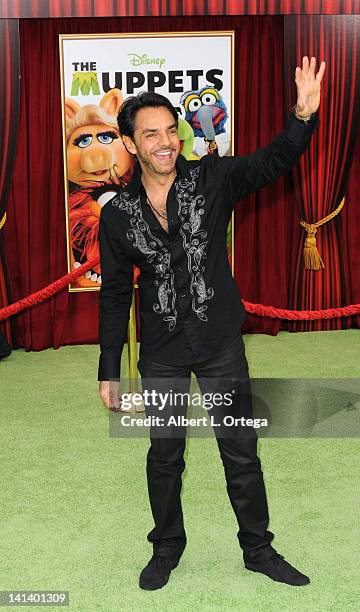 Actor Eugenio Derbez arrives for "The Muppet" Los Angeles Premiere held at the El Capitan Theatre on November 12, 2011 in Hollywood, California.