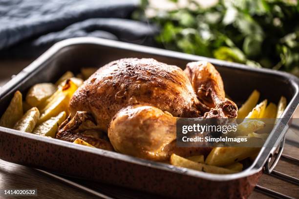 crispy baked chicken with potatoes - close up. - ugnsstekt kyckling bildbanksfoton och bilder