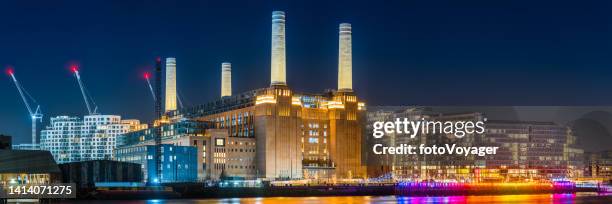 london battersea power station nine elms illuminated thames night panorama - battersea power station stockfoto's en -beelden