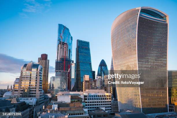 azoteas y rascacielos del distrito financiero square mile de la ciudad de londres - 122 leadenhall street fotografías e imágenes de stock