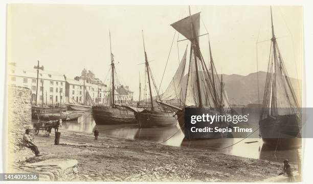 Ships in a harbor, possibly Saint Peter Port in Guernsey, anonymous, publisher: Carl Frederick Musans Norman , Guernsey, publisher: Great Britain,...
