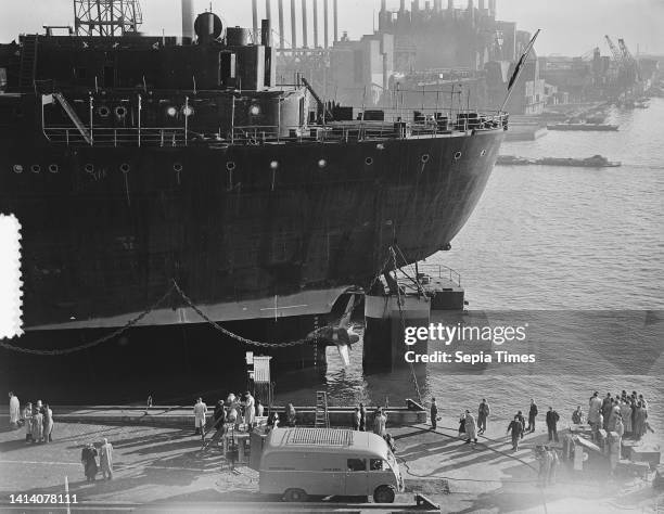 Launching Loading Gulf Shipbuilding Photos and Premium High Res Pictures - Getty Images