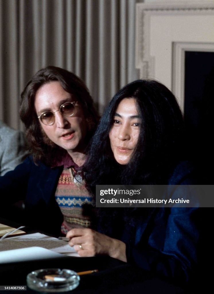 John Lennon and Yoko Ono at a press conference