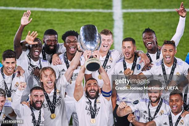 Players of Real Madrid celebrate as Karim Benzema of Real Madrid lifts the UEFA Super Cup trophy after their sides victory during the UEFA Super Cup...