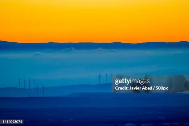 scenic view of silhouette of mountains against sky during sunset,navarra,spain - energia eolica 個照片及圖片檔