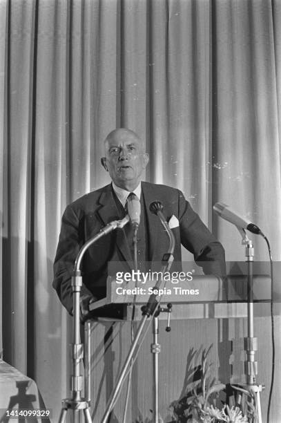 Annual Meeting in Hiltonhotel, Alderman Koets speaking, May 26 speeches, aldermen, The Netherlands, 20th century press agency photo, news to...