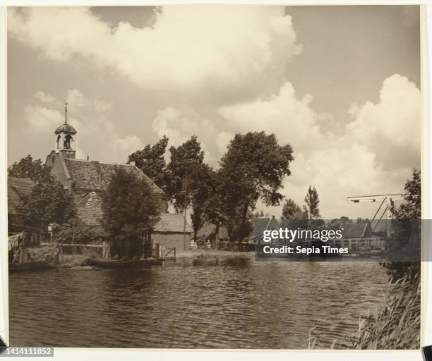 Hoogmade along the Kromme Does, anonymous, Netherlands, 1920 1940, photographic support, gelatin silver print, height 488 mm width 589 mm.
