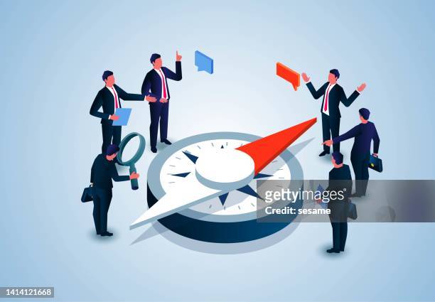 analyzing business plan direction and marketing direction, isometric two groups of businessmen standing near compass discussing and analyzing together, successful business and marketing - guidance 幅插畫檔、美工圖案、卡通及圖標