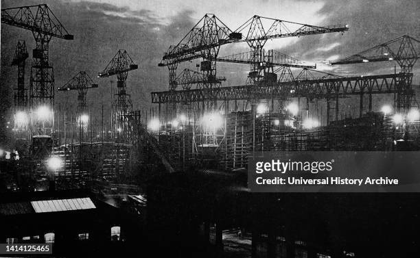 Harland & Wolff shipyard in Belfast, Northern Ireland, 1950. Harland & Wolff is famous for having built the majority of the ocean liners for the...
