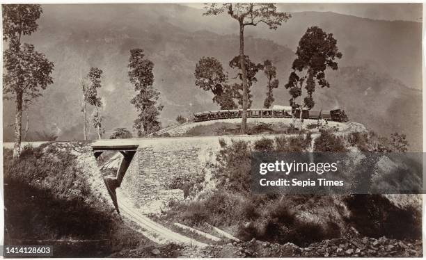 Train on the Darjeeling-Himalayan Railway in the loop at Tindharia, anonymous, West-Bengalen, 1881 - 1890, paper, albumen print, height 187 mm ×...