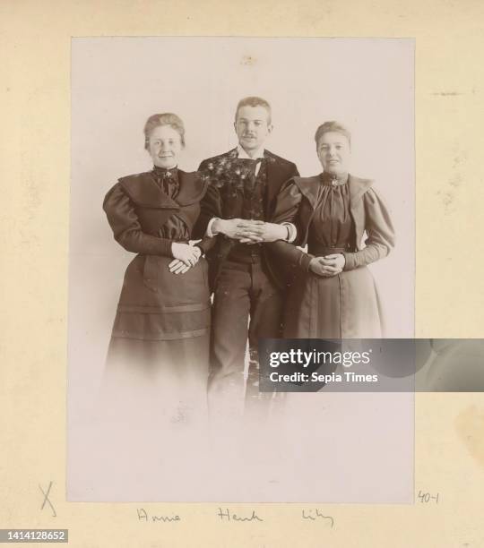 Annie and Lily Holle and Henk van den Berg, Photo 1 on album page 40 from album Amsterdam 1890-1894., maker: Hendrik Herman van den Berg, Amsterdam,...