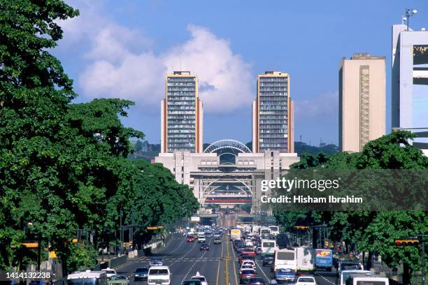 skyline of caracas financial district, bolivar avenue and the downtown district, caracas, venezuela - caracas foto e immagini stock