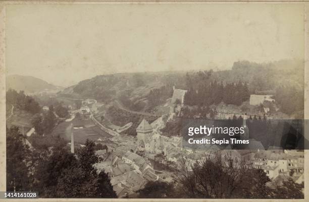 View of the city of Luxembourg, anonymous, Luxemburg , 1850 - 1900, cardboard, albumen print, height 108 mm × width 167 mm.