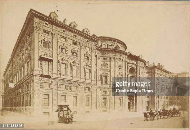View of the Facade of Palazzo Carignano in Turin, unknown, Turijn, c. 1875 - c. 1885, photographic support, cardboard, albumen print, height 103 mm ×...
