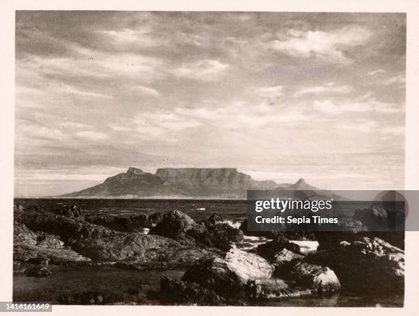 View of Table Mountain in South Africa, maker: Blackshaw, Zuid-Afrika, c. 1940 - c. 1960, photographic support, gelatin silver print, height 70 mm ×...