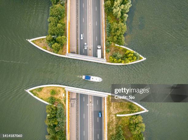 aquaduct veluwemeer in the veluwe lake with a boat sailing in the canal - veluwemeer stockfoto's en -beelden