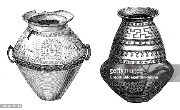 Urnen, links eine Bronzeurne, ein Gräberfund aus der südgermanischen Eisenzeit, rechts eine Knochenurne aus Sittanova, Cittanova in Kalabrien,...