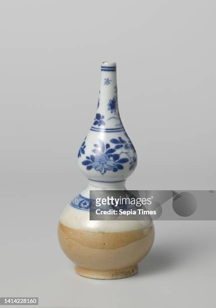 Double gourd-shaped bottle vase with light brown and flower sprays, Gourd-shaped bottle of porcelain with a round body and pear-shaped neck, painted...