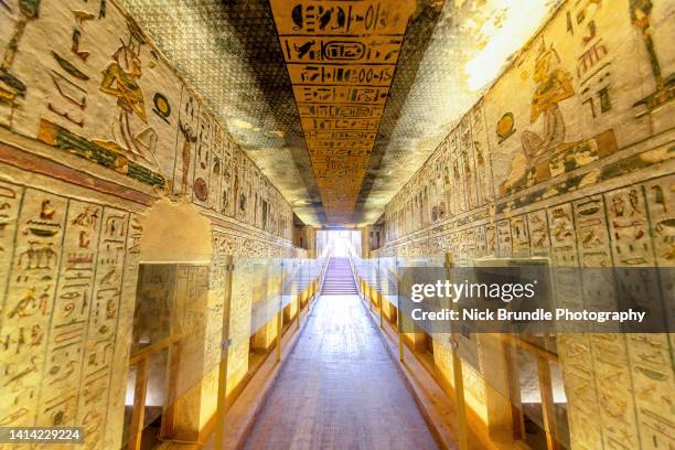 rameses iii tomb, valley of the kings, luxor, egypt. - valle de los reyes fotografías e imágenes de stock