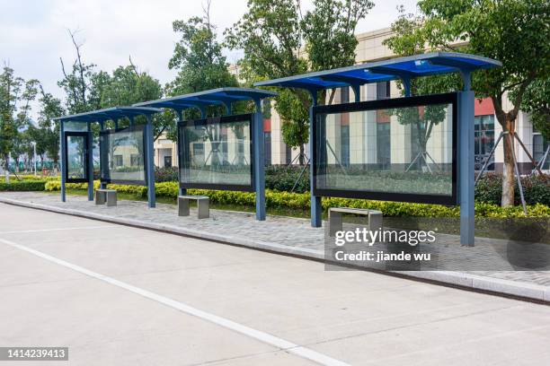 bus stop - bus stop ad stock pictures, royalty-free photos & images