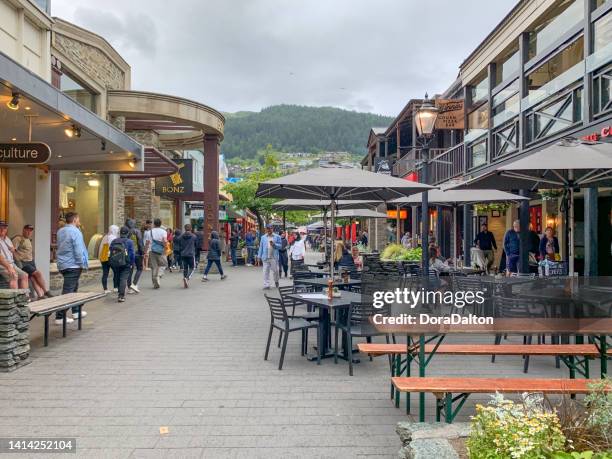 main town pier view, lake wakatipu, otago, neuseeland - queenstown stock-fotos und bilder