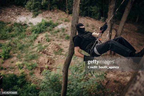 swat team soldier rappelling - military training stock pictures, royalty-free photos & images