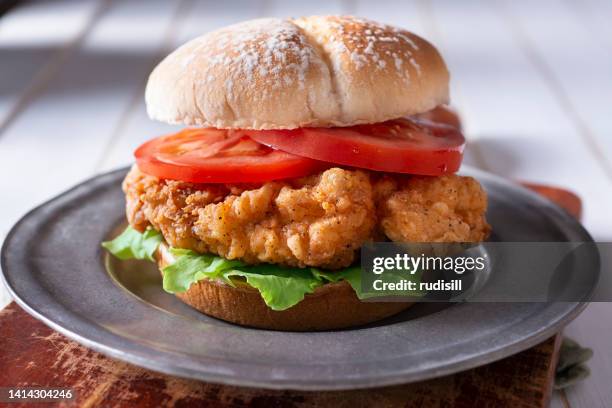 hühnchen-sandwich - breaded chicken stock-fotos und bilder