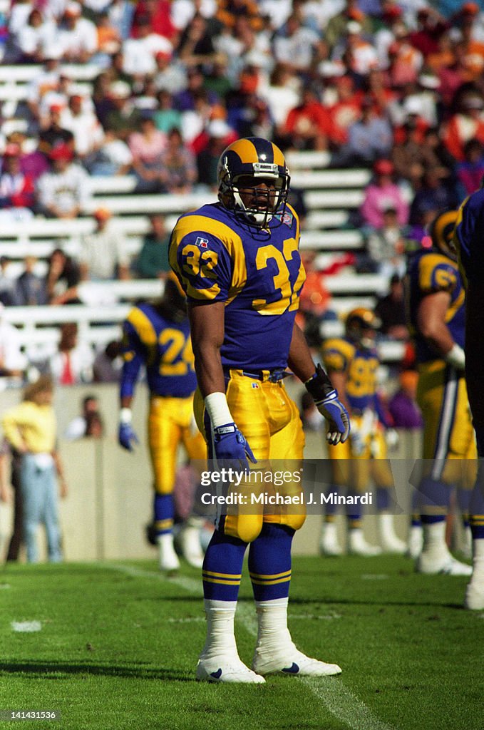 Toby Wright Rams Safety Toby Wright of the Los Angeles Rams takes his position on the ...