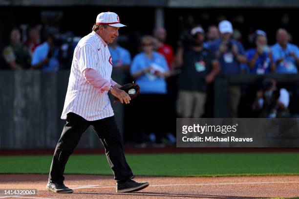 Former Cincinnati Reds player Johnny Bench attends the game against the Chicago Cubs at Field of Dreams on August 11, 2022 in Dyersville, Iowa.
