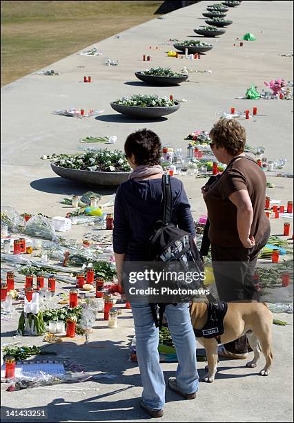 People visit the roof of Sierre's motorway tunnel with flowers and drawings to pay tribute to the victims of the crash on March 16, 2012 in Sierre,...