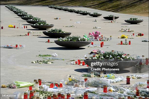 People visit the roof of Sierre's motorway tunnel with flowers and drawings to pay tribute to the victims of the crash on March 16, 2012 in Sierre,...