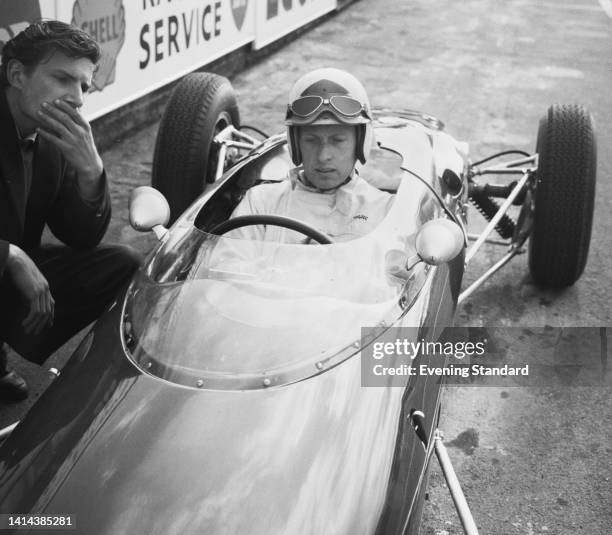 White Wheels On White Car Photos and Premium High Res Pictures - Getty ...