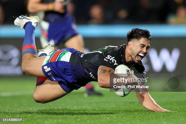 Shaun Johnson of the Warriors makes a break to score a try during the round 22 NRL match between the New Zealand Warriors and the Canterbury Bulldogs...